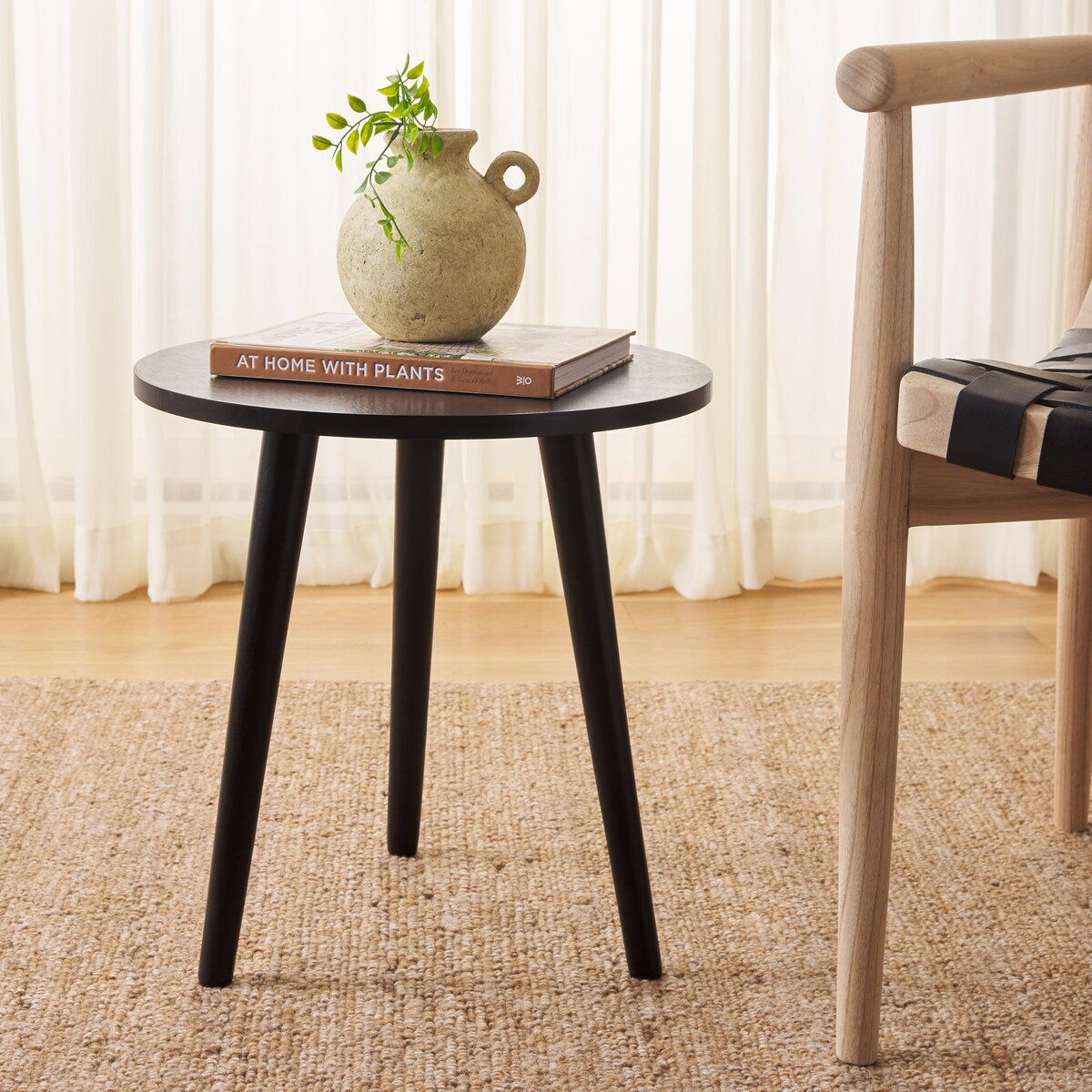 SAFAVIEH Hildetraud Round Accent Table - 16Wx16Dx16H