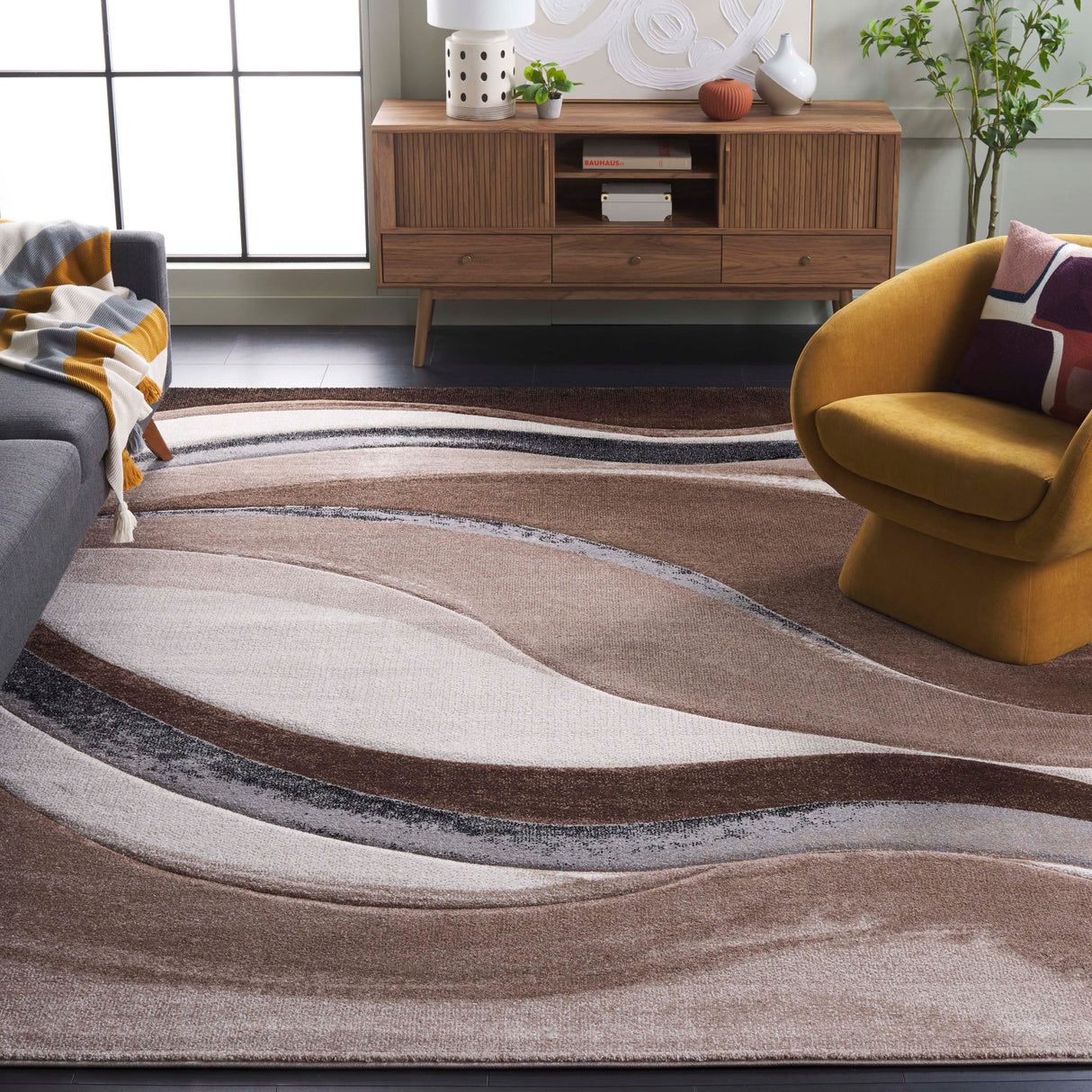 SAFAVIEH Hollywood Osanna Mid-Century Modern Rug