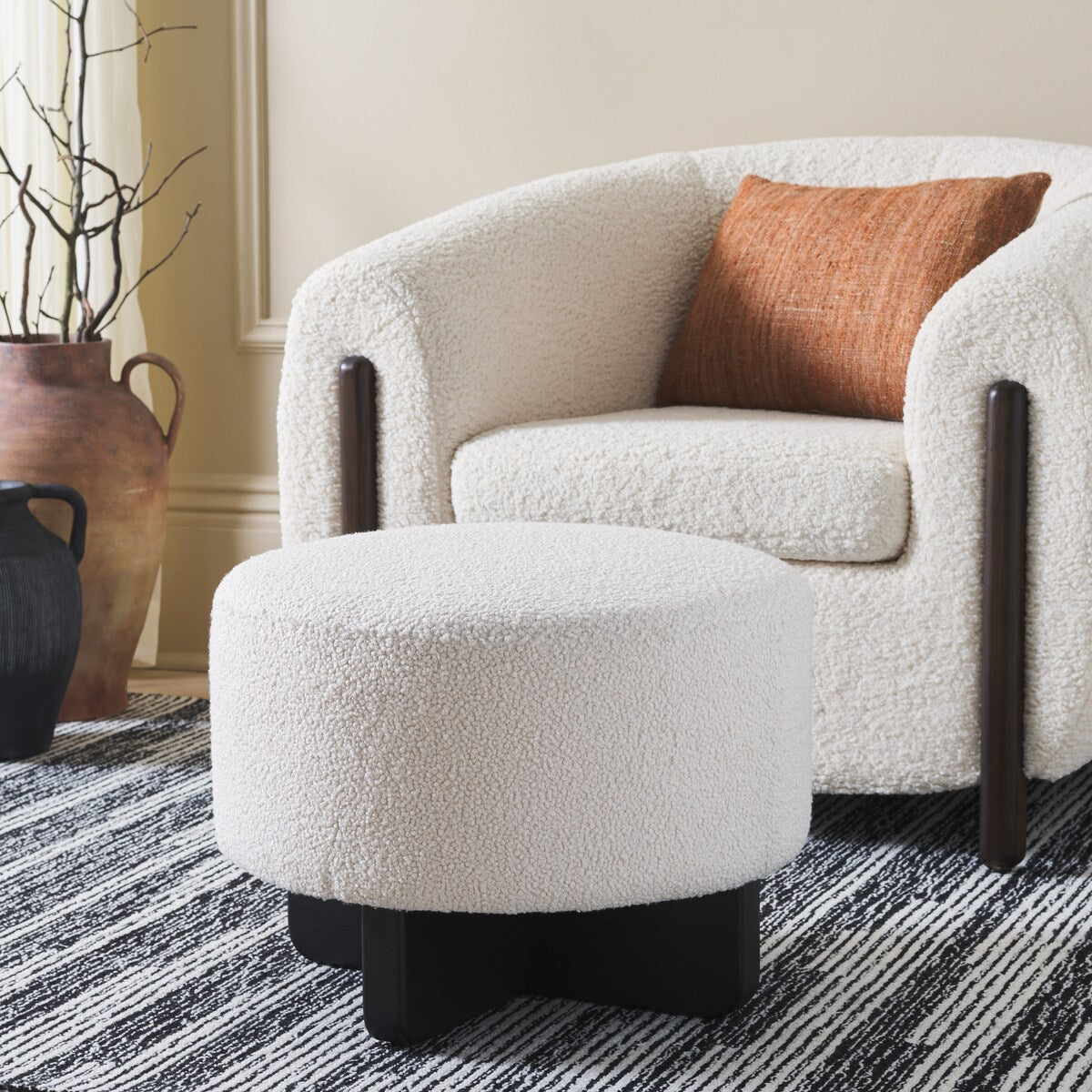 SAFAVIEH Home Riah Boucle Round Ottoman