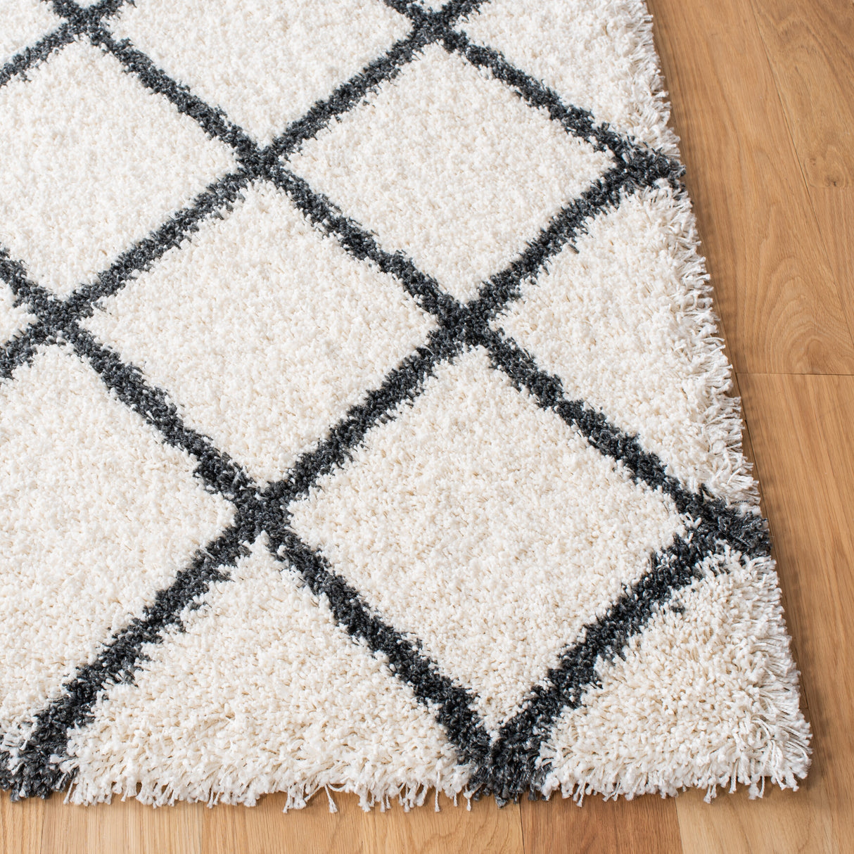 SAFAVIEH Hudson Shag Sherree Trellis 2-inch Thick Rug