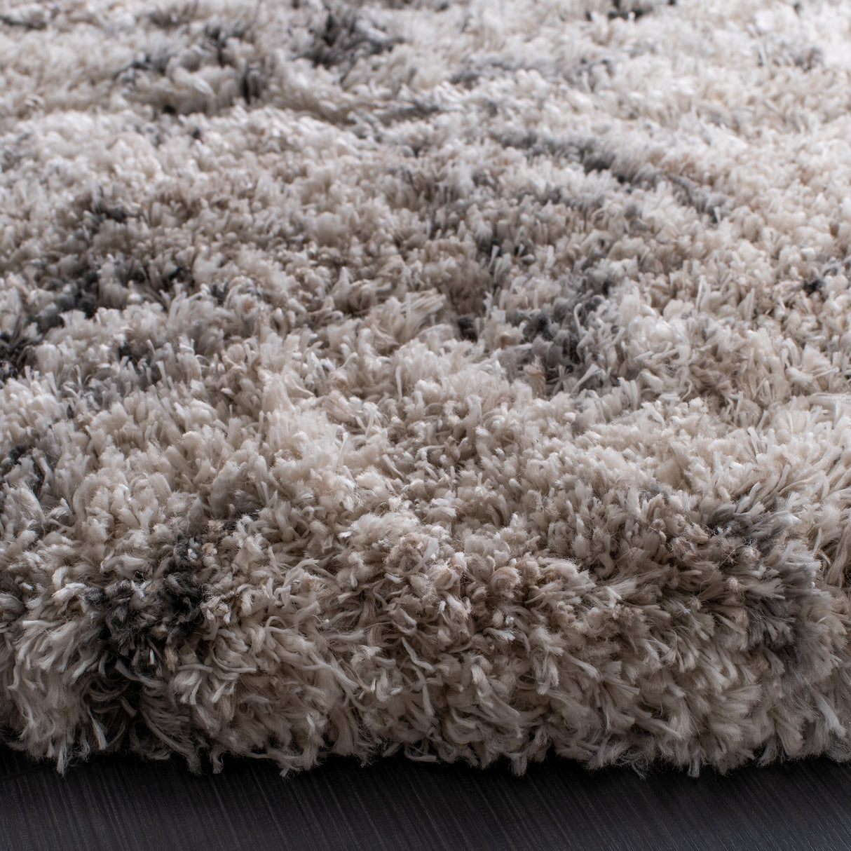 SAFAVIEH Iceland Shag Zandra Flokati 2.6-inch Thick Rug