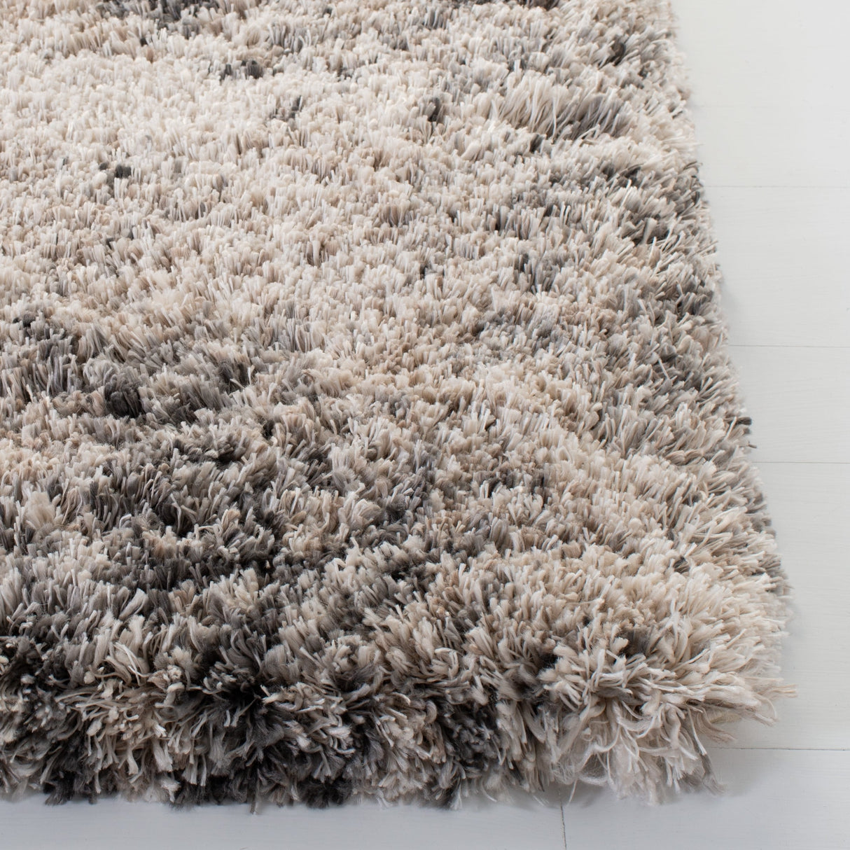 SAFAVIEH Iceland Shag Zandra Flokati 2.6-inch Thick Rug