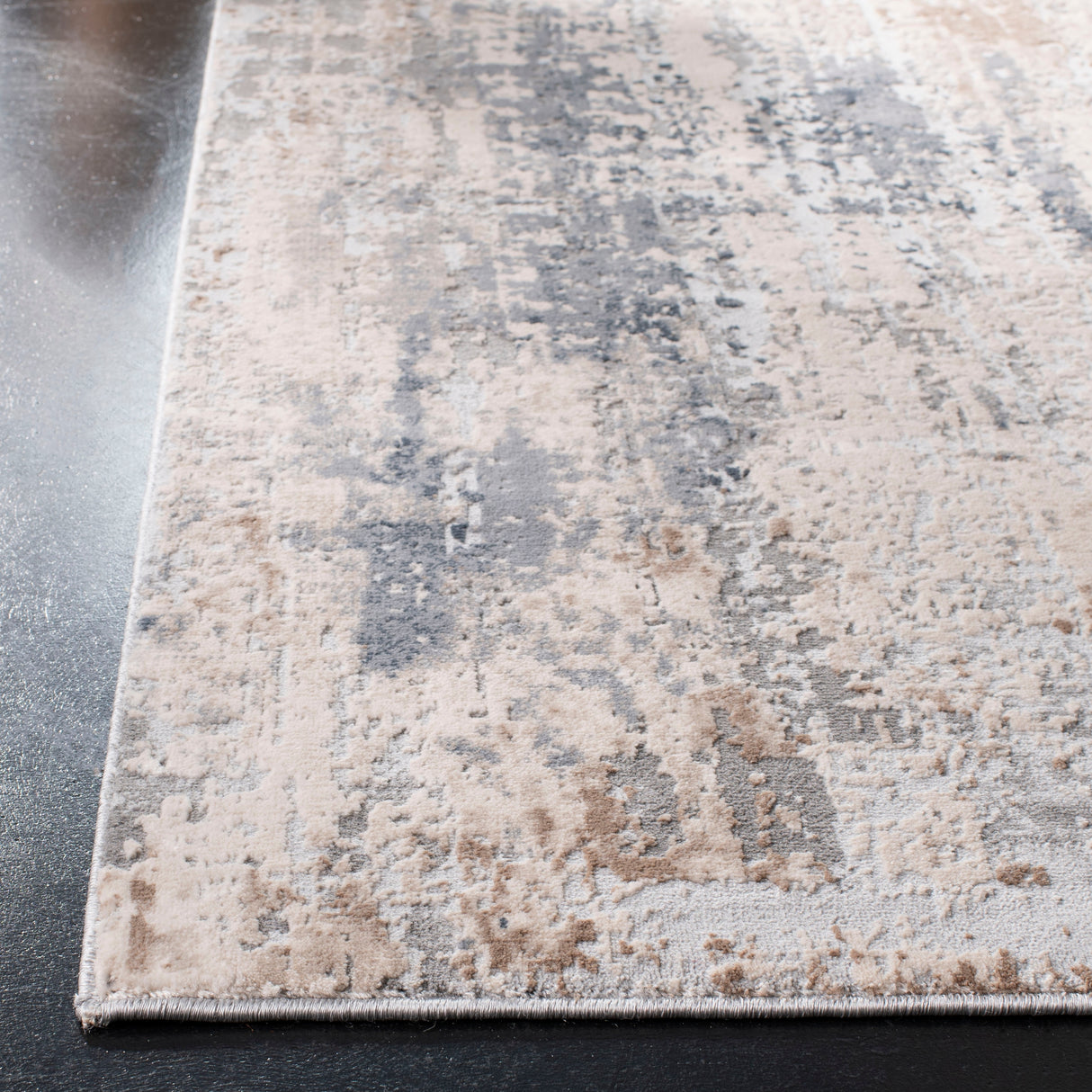 SAFAVIEH Invista Joleen Contemporary Rug