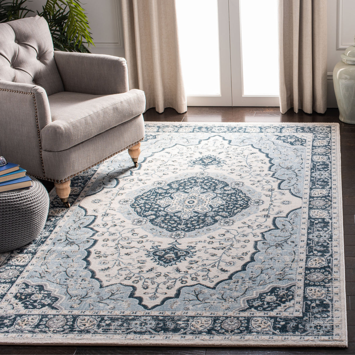 SAFAVIEH Isabella Debrah Traditional Oriental Rug