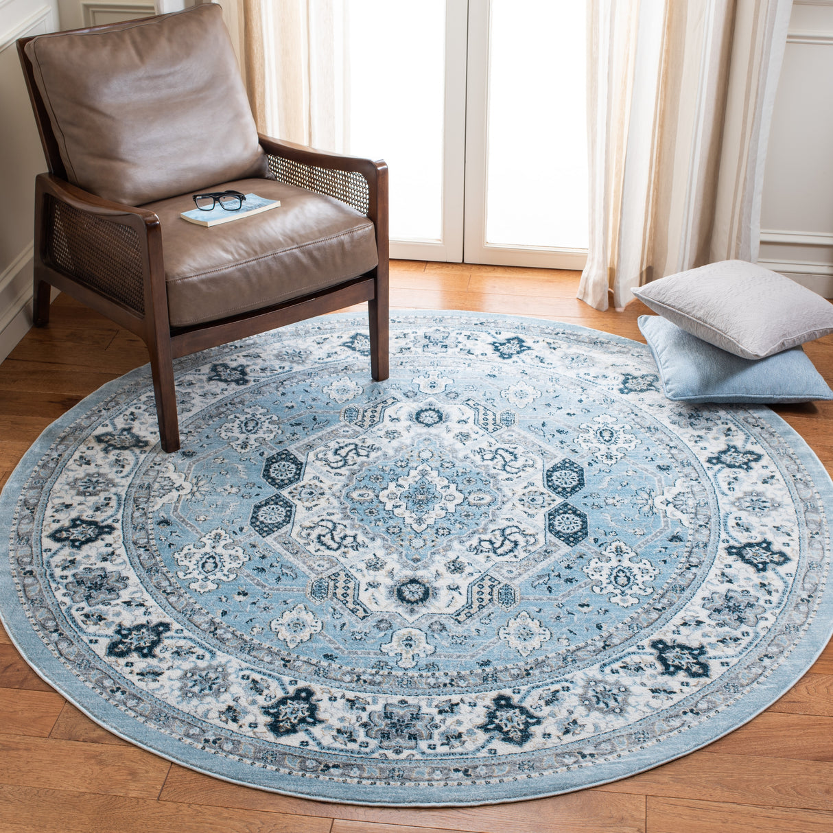 SAFAVIEH Isabella Roxann Traditional Oriental Rug