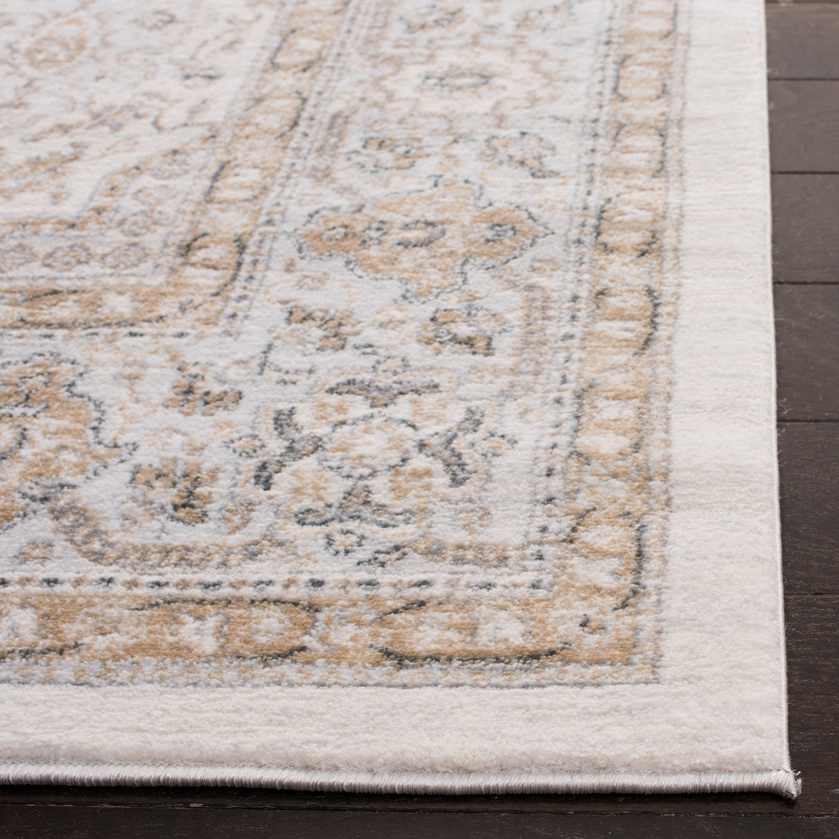 SAFAVIEH Isabella Roxann Traditional Oriental Rug