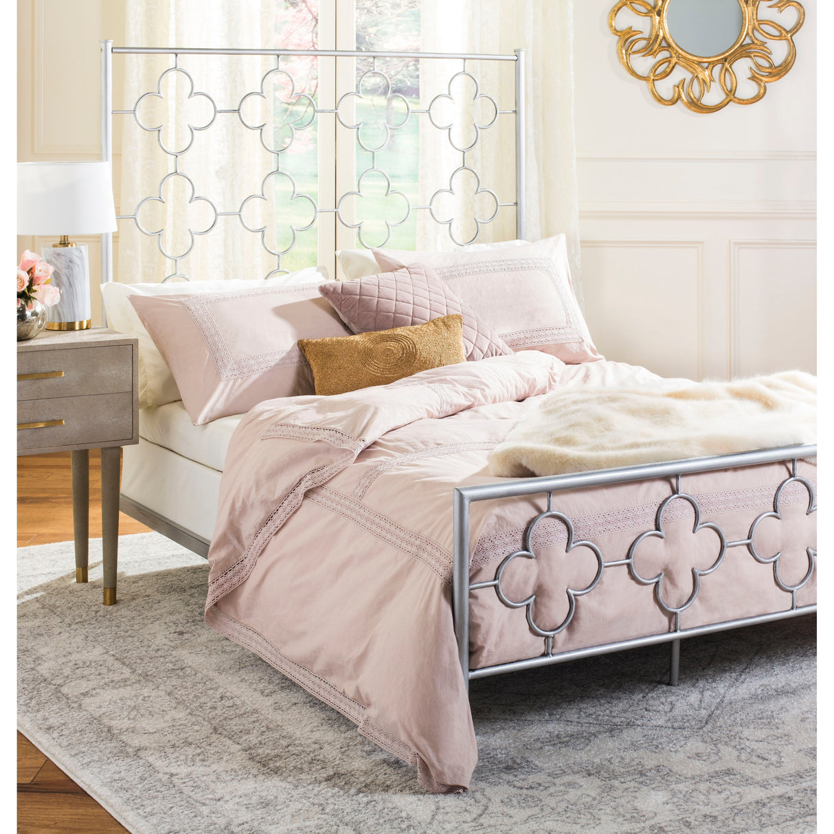 SAFAVIEH Jerrilyn Lattice Metal Bed