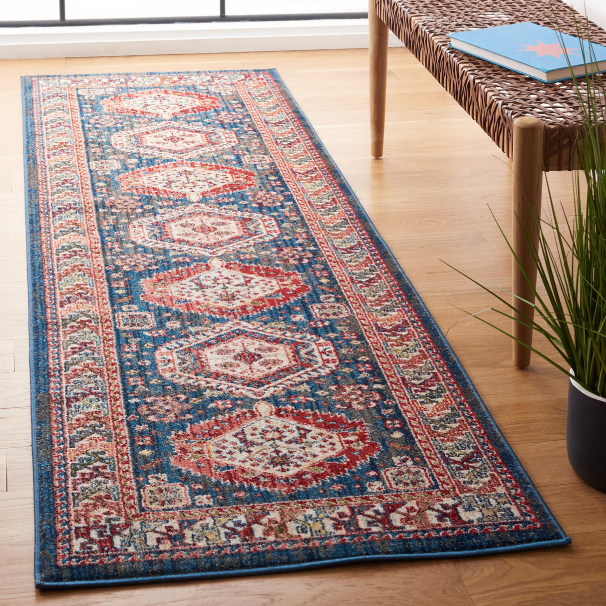 SAFAVIEH Kashan Deirdre Traditional Oriental Rug