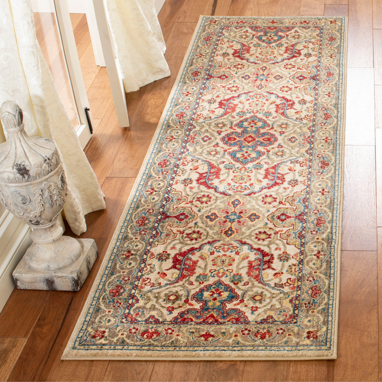 SAFAVIEH Kashan Glinda Oriental Rug