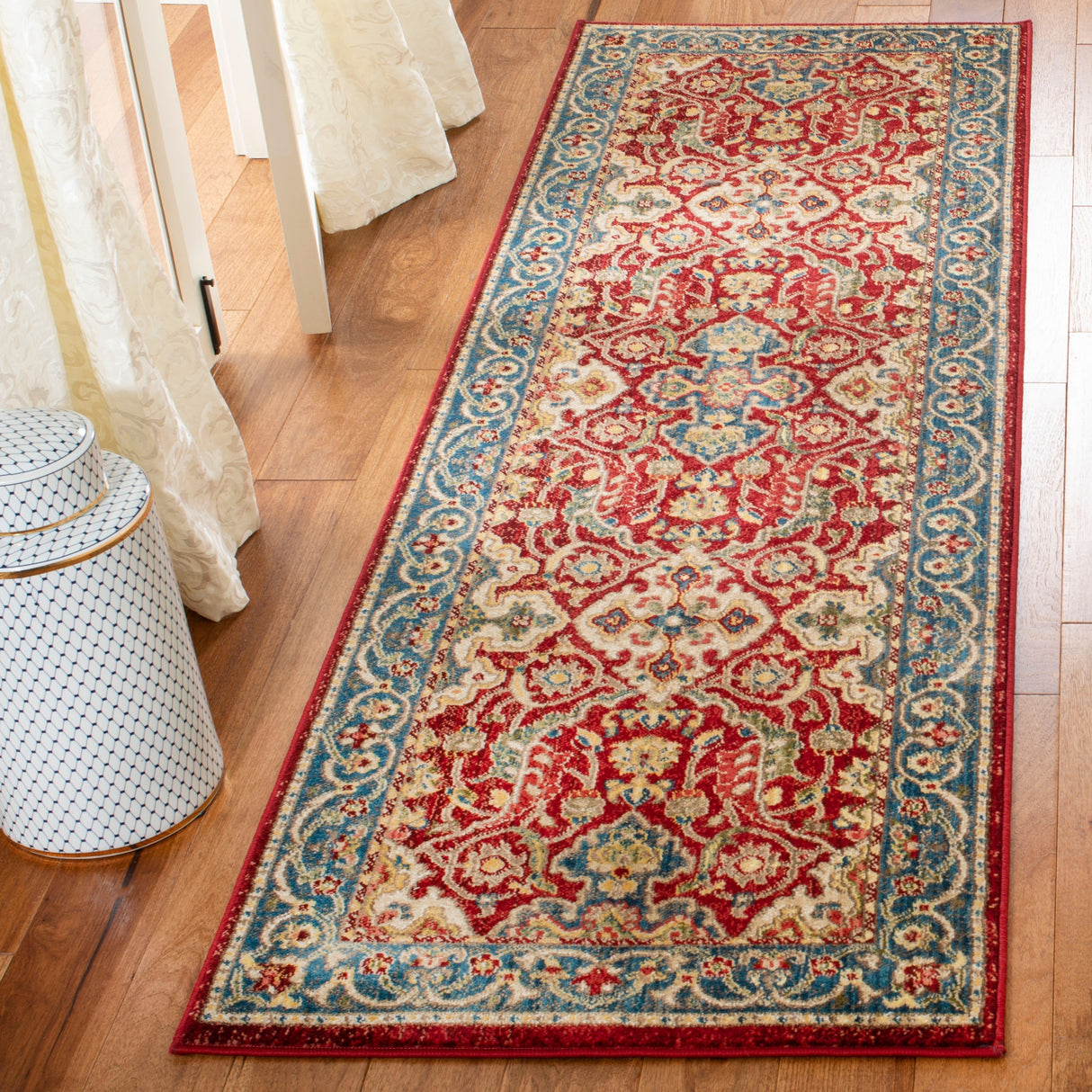 SAFAVIEH Kashan Glinda Oriental Rug