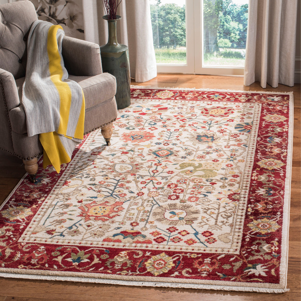 SAFAVIEH Kashan Laureen Oriental Rug with Fringe