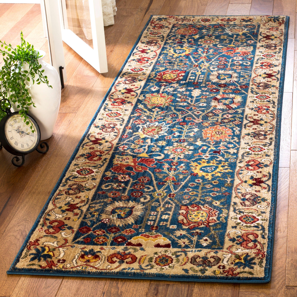 SAFAVIEH Kashan Laureen Oriental Rug with Fringe