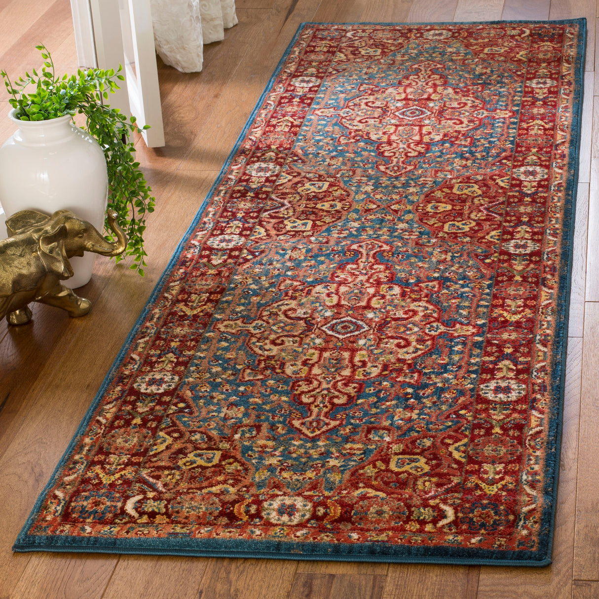 SAFAVIEH Kashan Marybeth Oriental Rug with Fringe