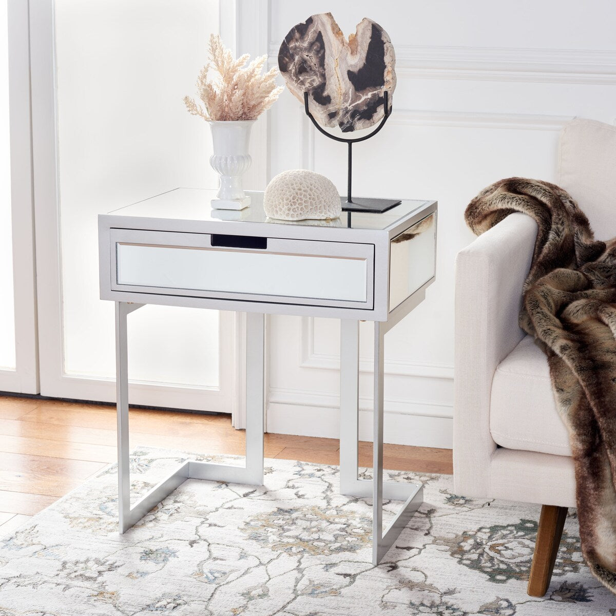 SAFAVIEH Koidula 1 Drawer Mirrored Accent Table - 23" W x 16" D x 26" H - 23Wx16Dx26H