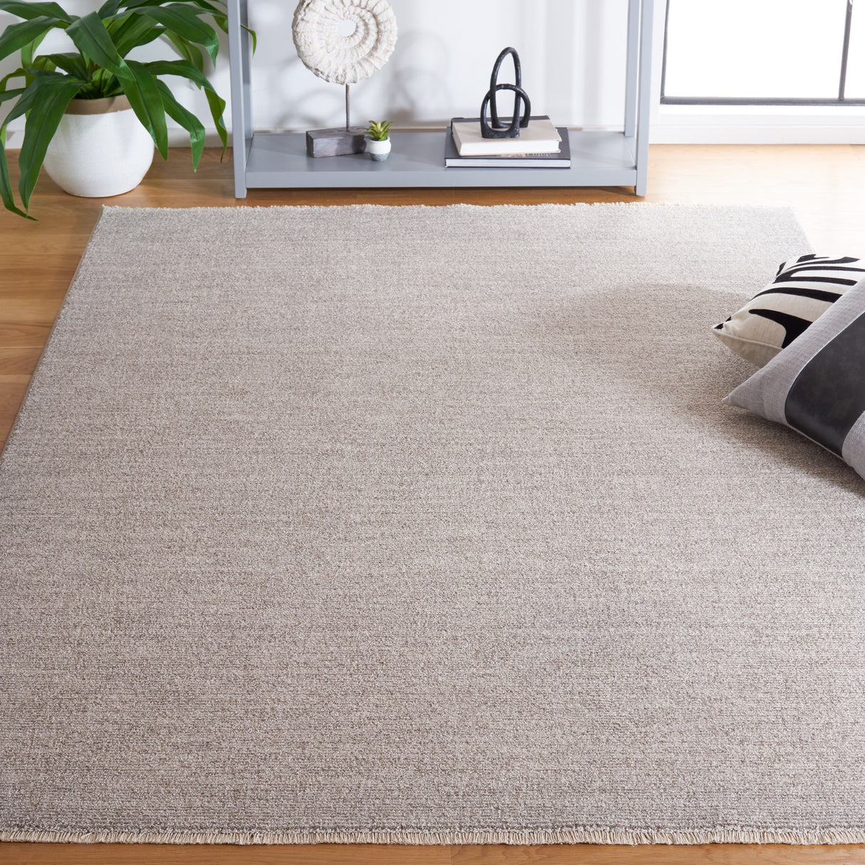 SAFAVIEH Lasa Nanci Modern Solid Rug