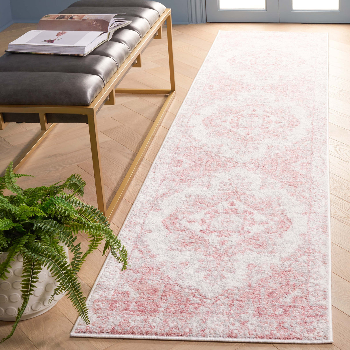 SAFAVIEH Layla Maryjo Shabby Chic Farmhouse Rug