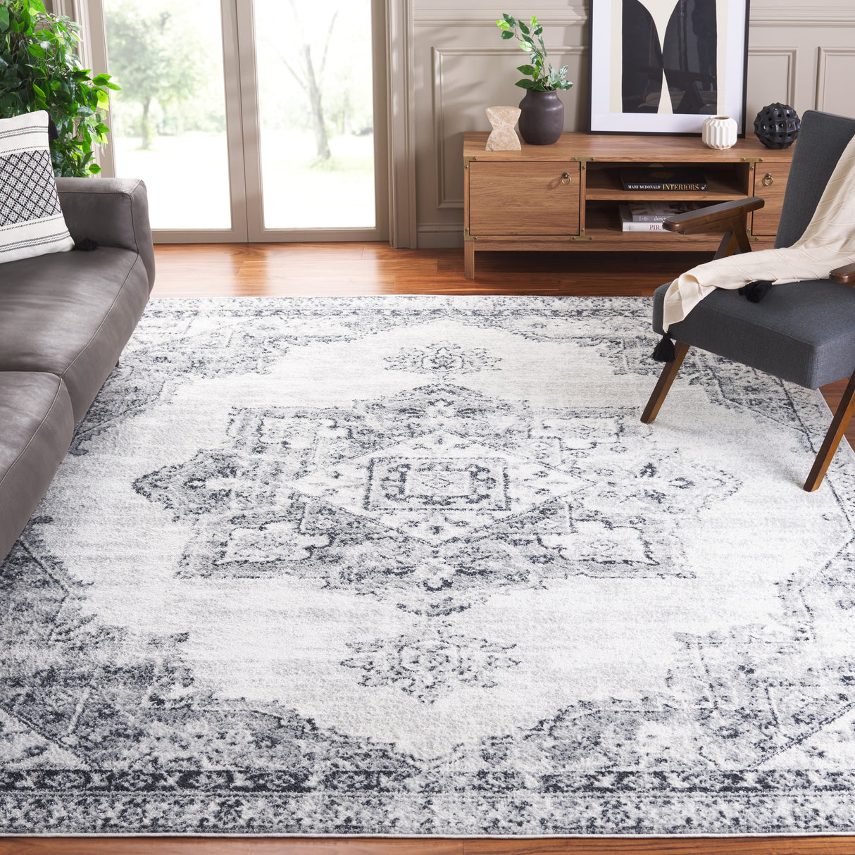 SAFAVIEH Layla Maryjo Shabby Chic Farmhouse Rug