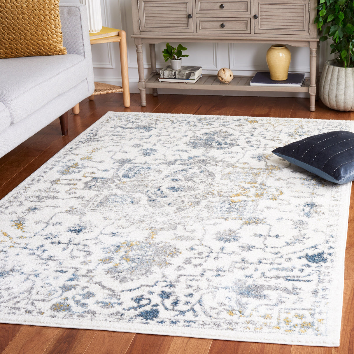 SAFAVIEH Layla Mimi Shabby Chic Farmhouse Rug