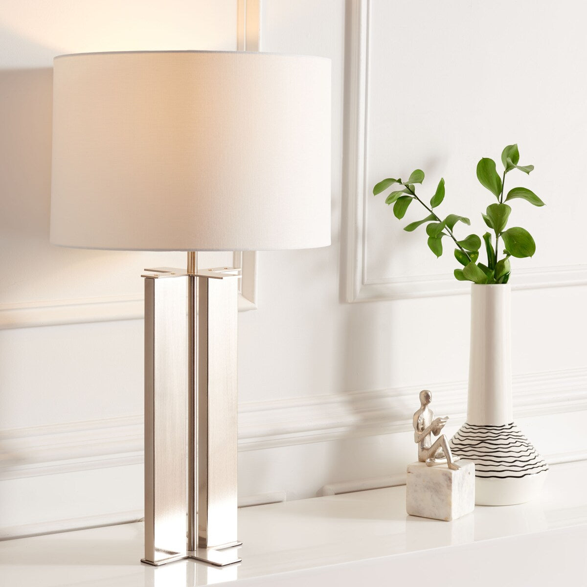 SAFAVIEH Lighting Appoline 28" Table Lamp - 15" W x 15" D x 28" H - 15Wx15Dx28H