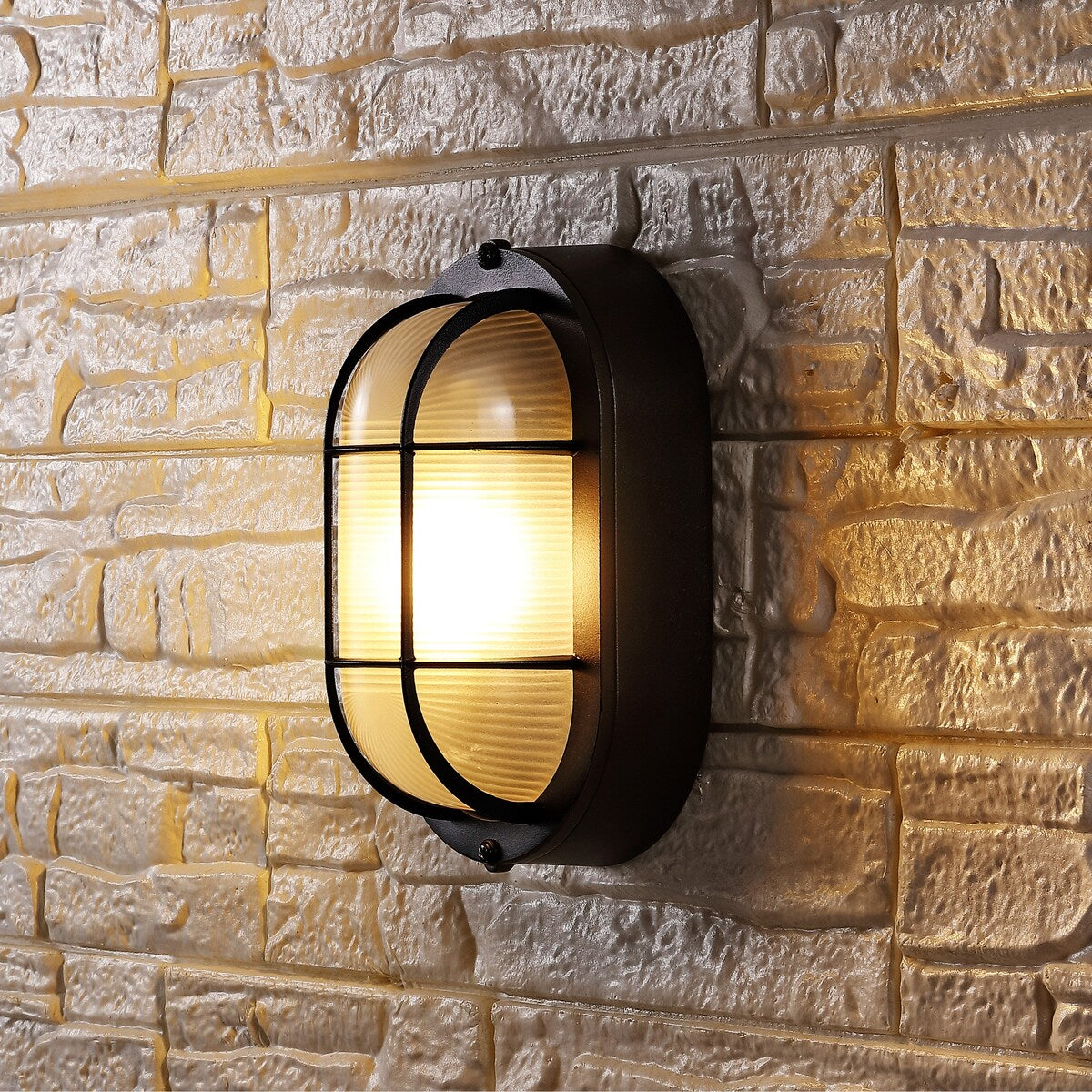 SAFAVIEH Lighting Avdije Outdoor Wall Sconce - 5" W x 4" D x 9" H - 5Wx4Dx9H