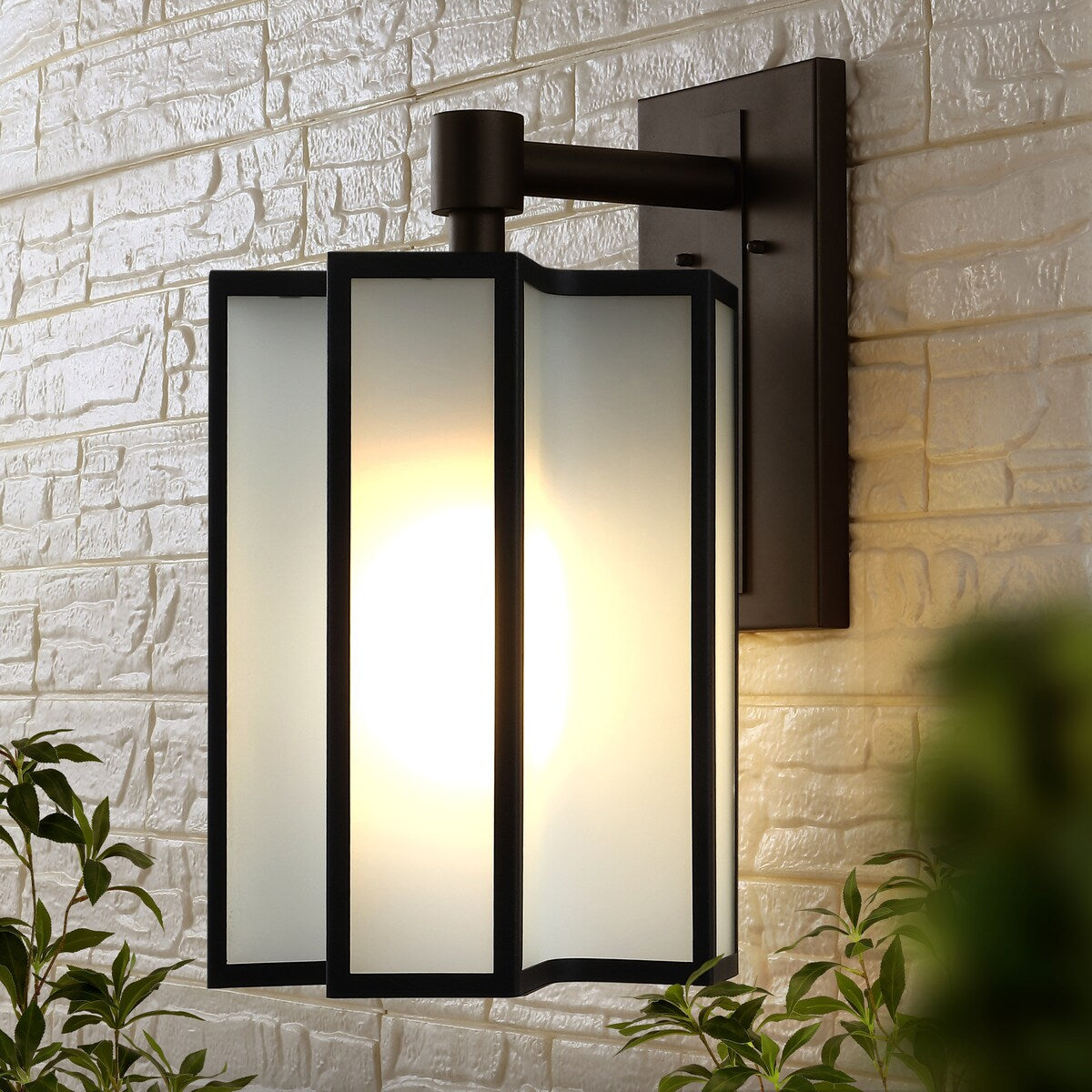 SAFAVIEH Lighting Jessicah 12" Outdoor Sconce - 10" W x 12" D x 20" H - 10Wx12Dx20H