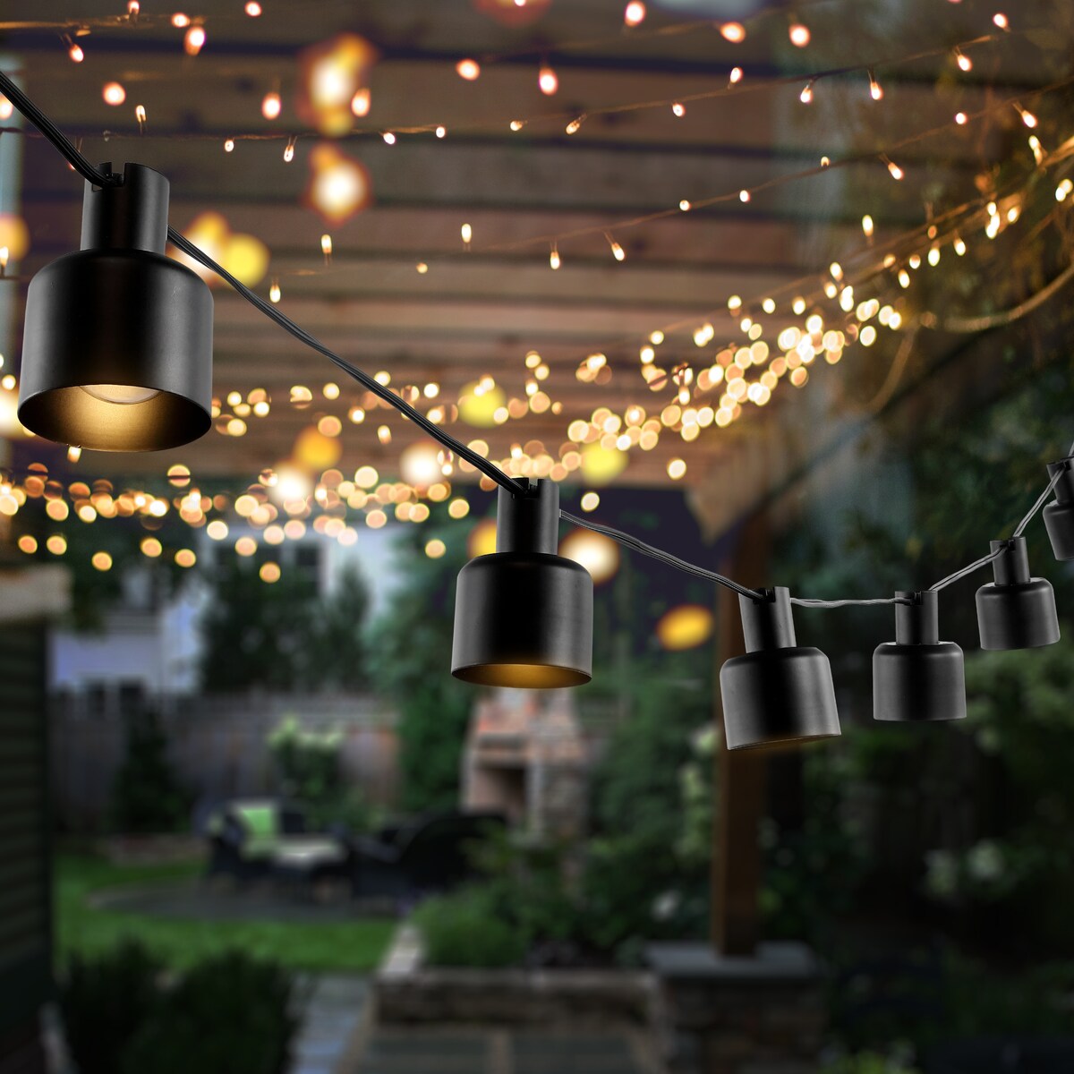 SAFAVIEH Lighting Latina 10 Ft LED Outdoor String Lights - Black - 120Wx2Dx3H