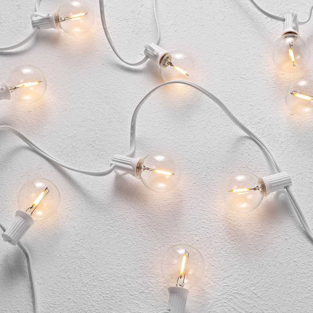 SAFAVIEH Lighting Roelfiene 10 Ft LED Outdoor String Lights - White - 120Wx2Dx3H