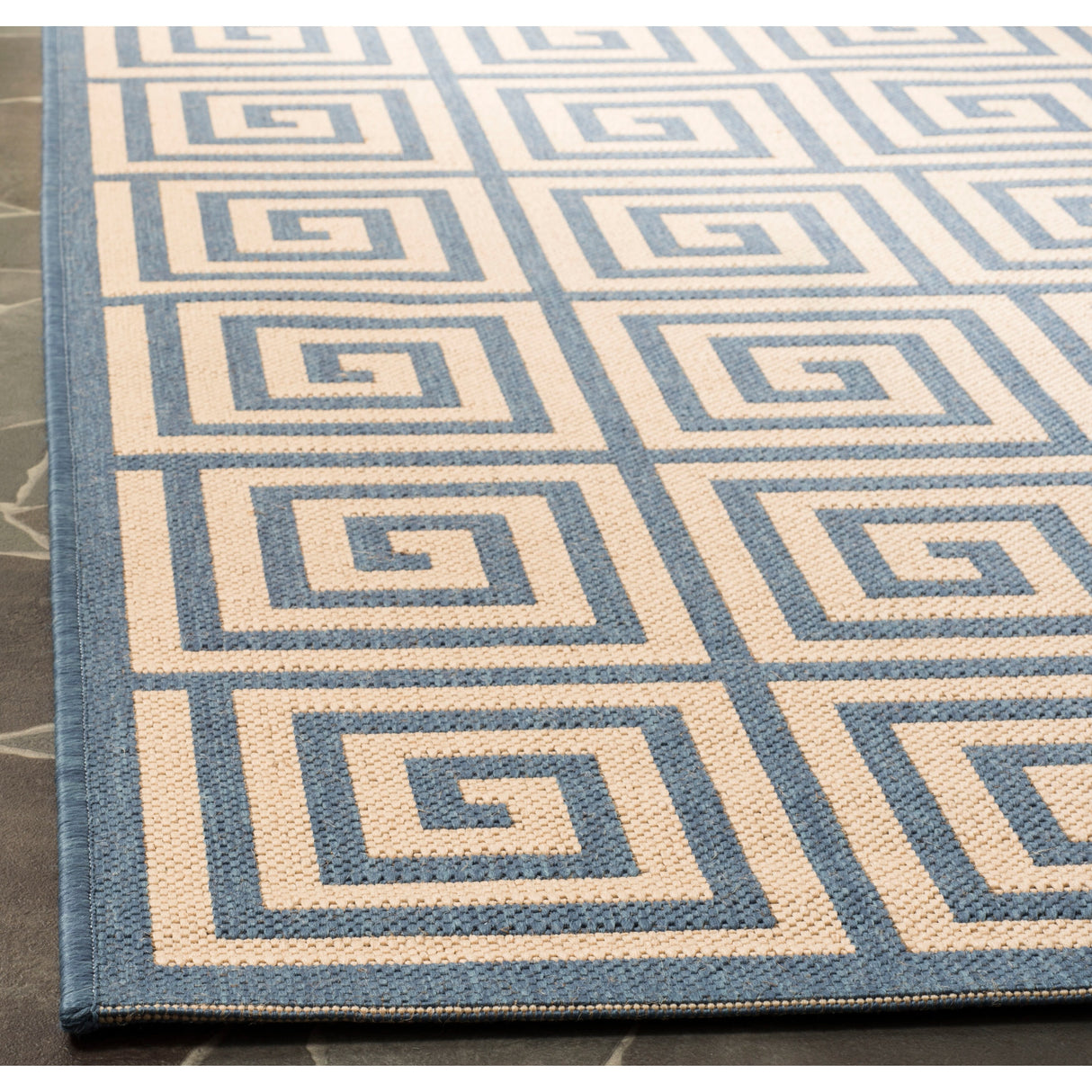 SAFAVIEH Linden Cathy Indoor/ Outdoor Waterproof Patio Backyard Rug