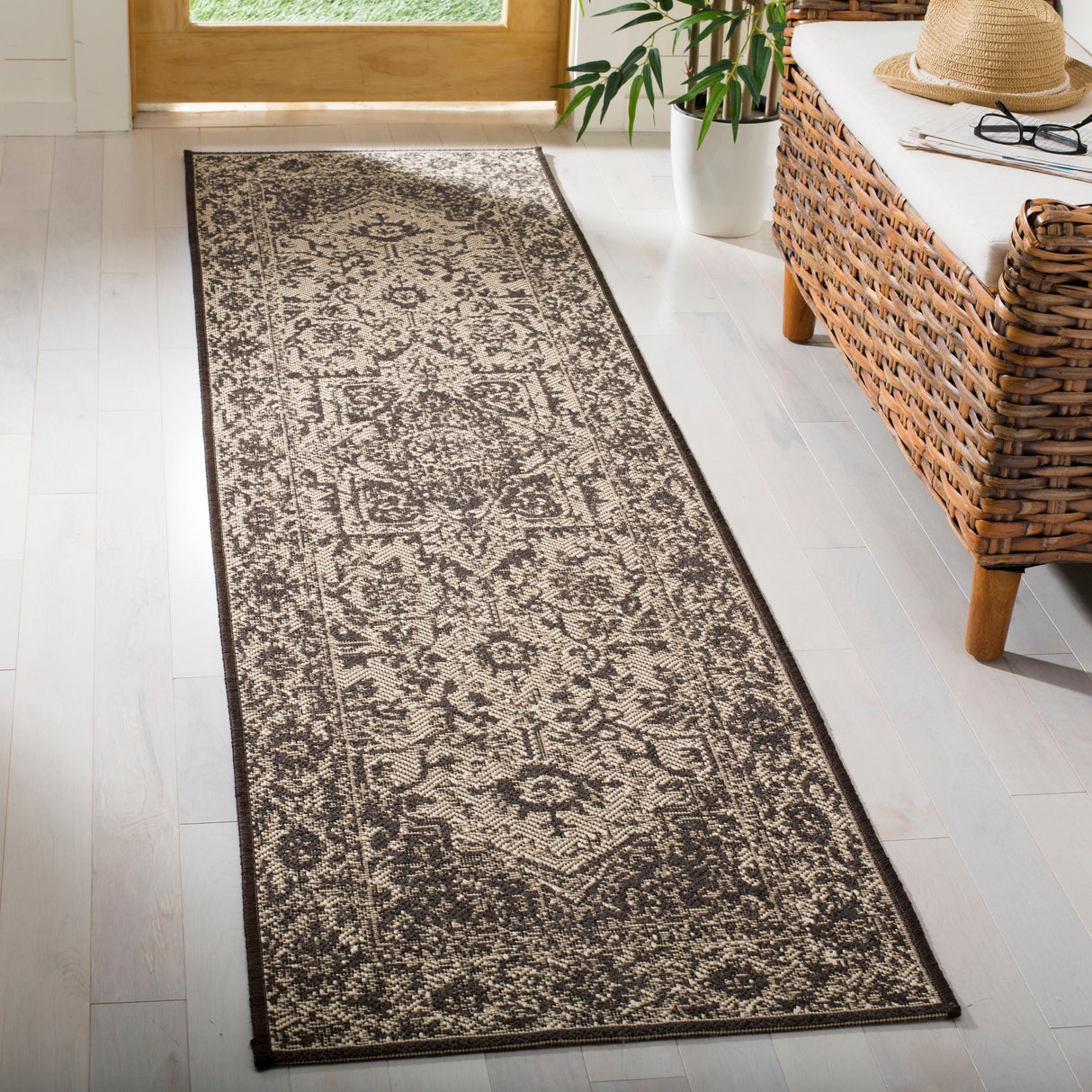 SAFAVIEH Linden Karol Indoor/ Outdoor Waterproof Patio Backyard Rug