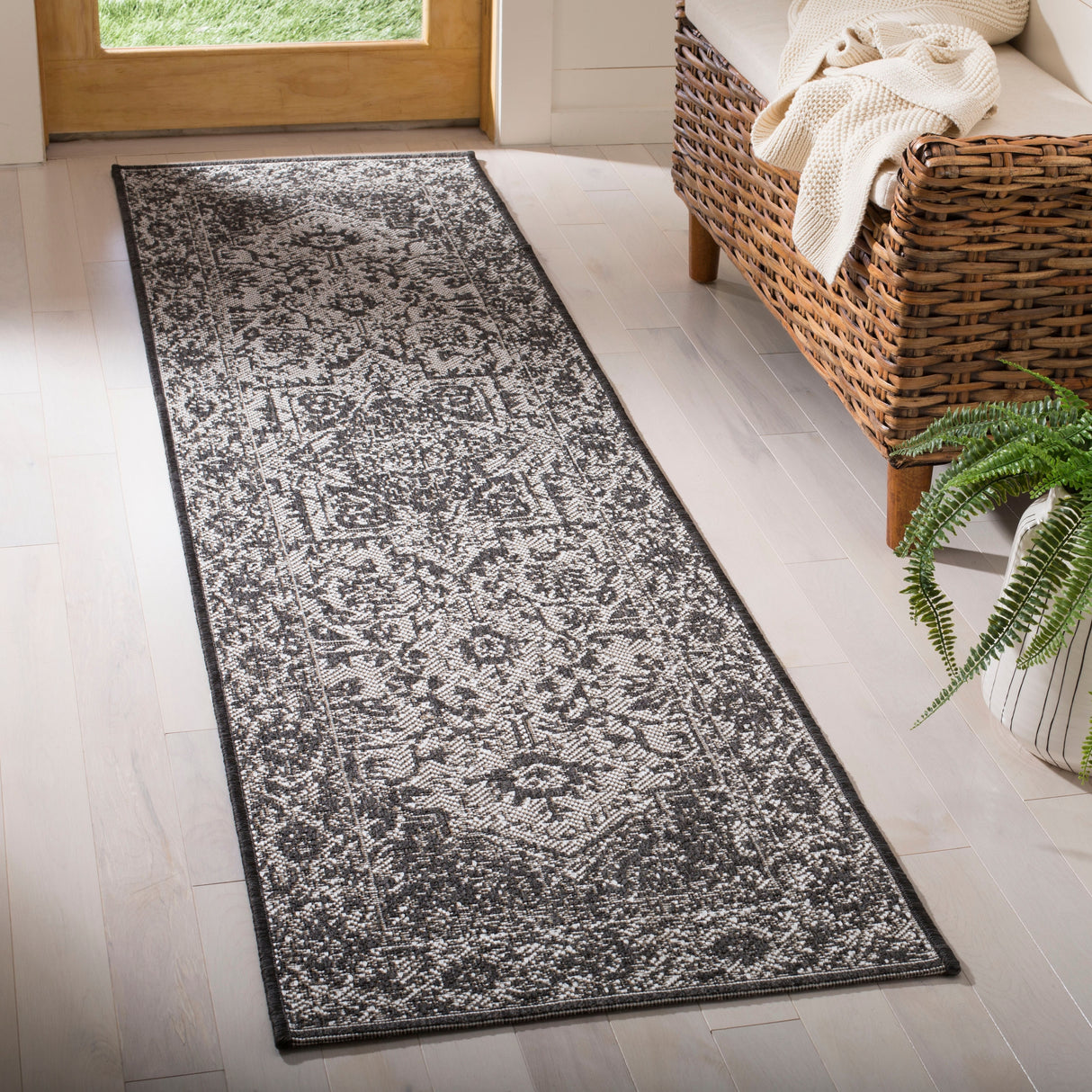 SAFAVIEH Linden Karol Indoor/ Outdoor Waterproof Patio Backyard Rug