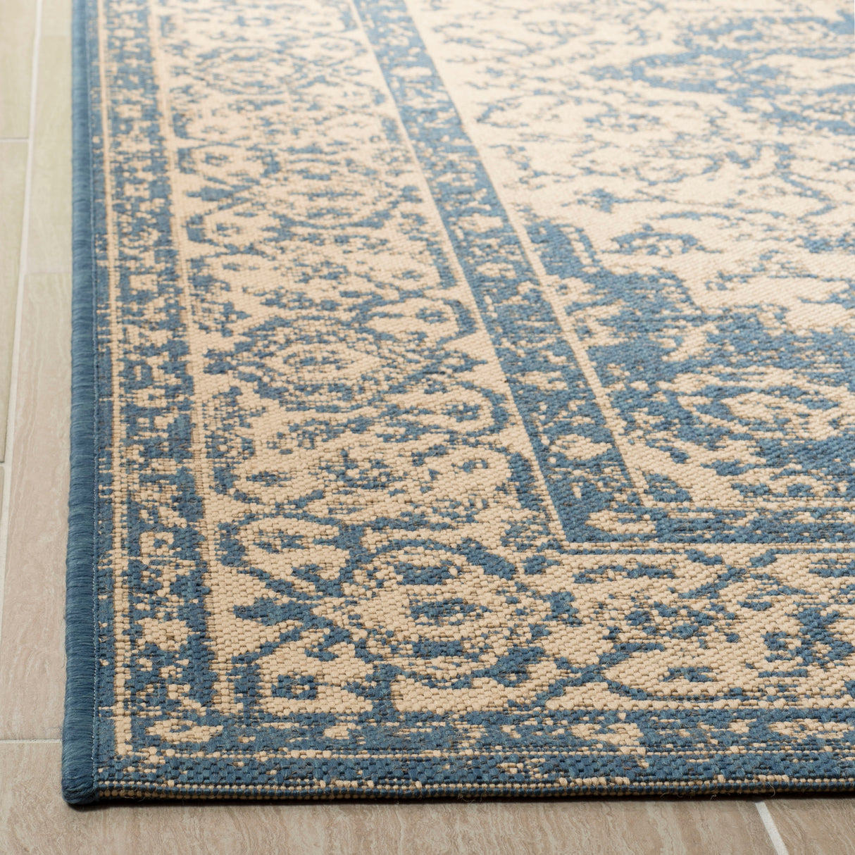 SAFAVIEH Linden Louann Indoor/ Outdoor Waterproof Patio Backyard Rug