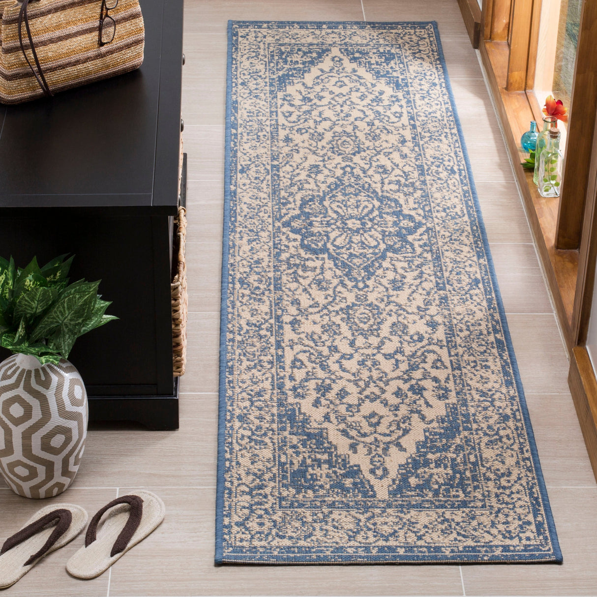 SAFAVIEH Linden Louann Indoor/ Outdoor Waterproof Patio Backyard Rug