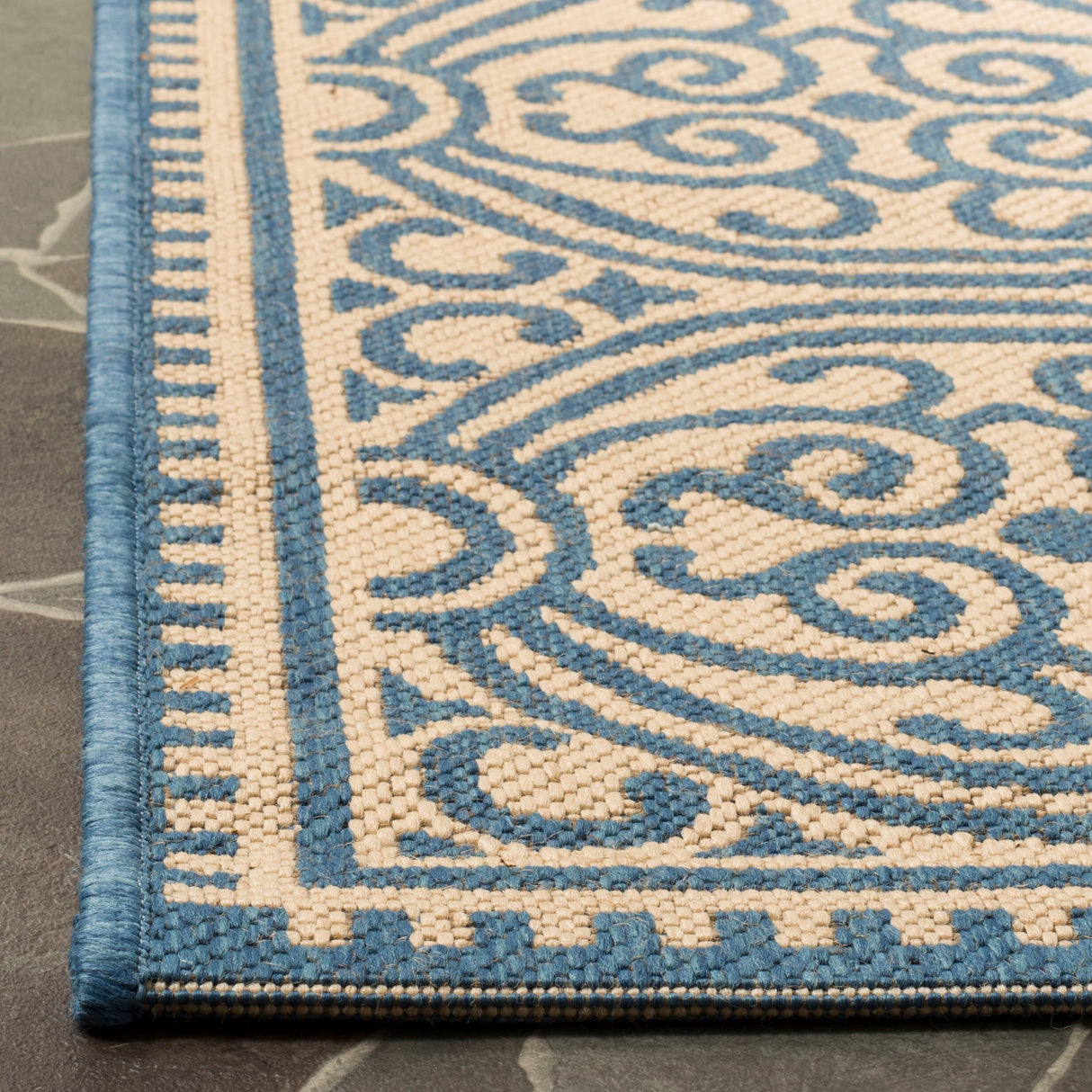 SAFAVIEH Linden Marylee Indoor/ Outdoor Waterproof Patio Backyard Rug