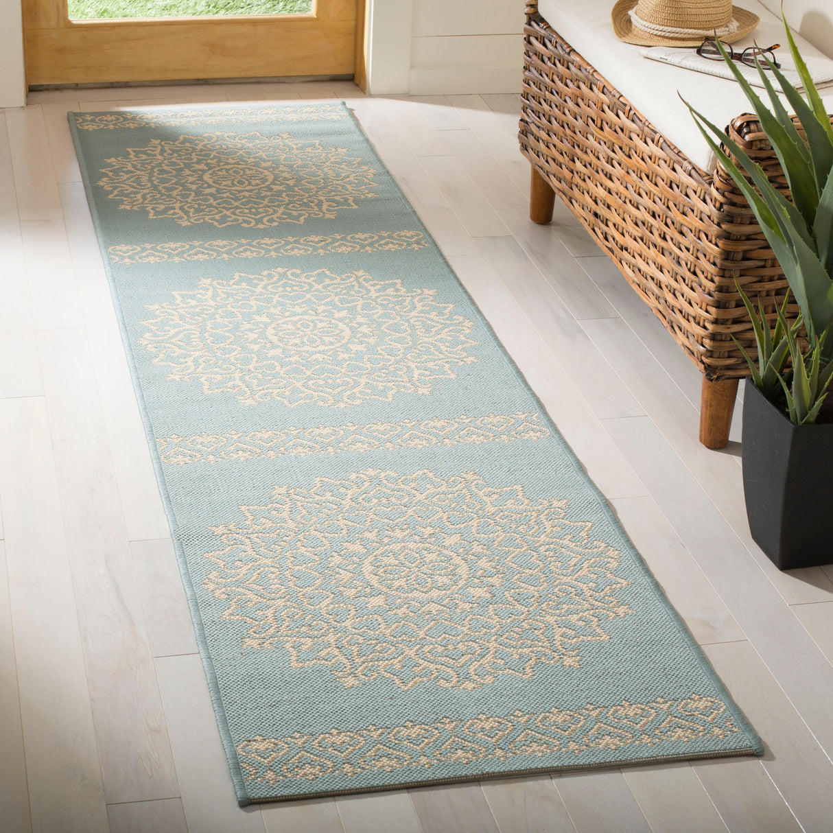 SAFAVIEH Linden Sotira Indoor/ Outdoor Waterproof Patio Backyard Rug