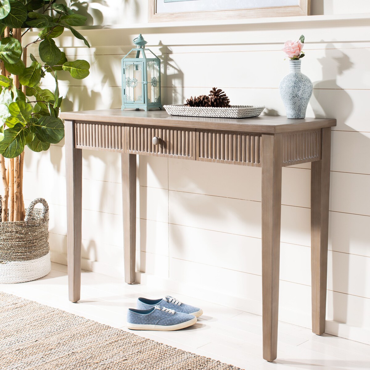 SAFAVIEH Loma Grey Console Table - 43.3" x 15.8" x 32" - 43Wx16Dx32H