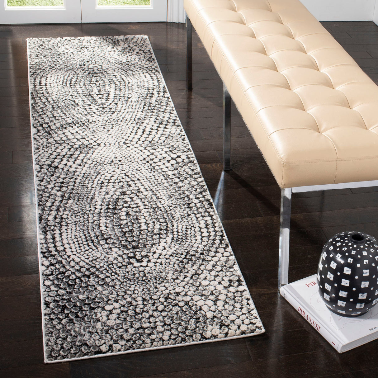 SAFAVIEH Lurex Carleen Modern Abstract Polyester Rug