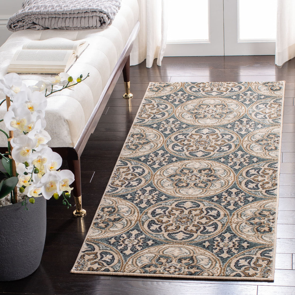 SAFAVIEH Lyndhurst Arora Medallion Rug