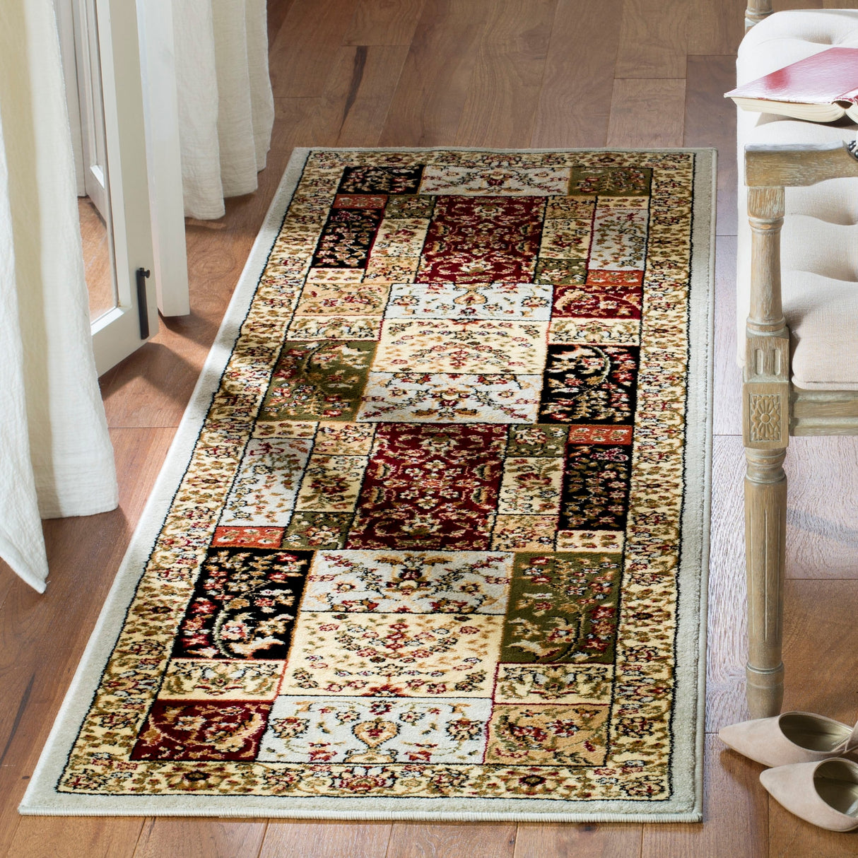 SAFAVIEH Lyndhurst Mitzi Traditional Oriental Rug