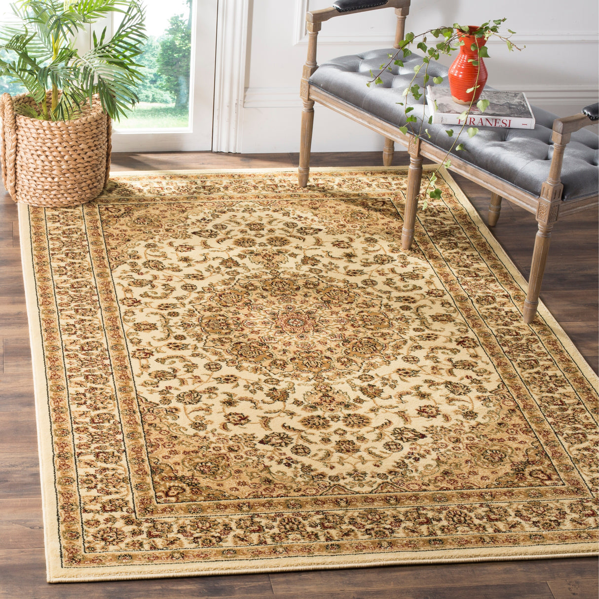 SAFAVIEH Lyndhurst Trudy Traditional Oriental Rug