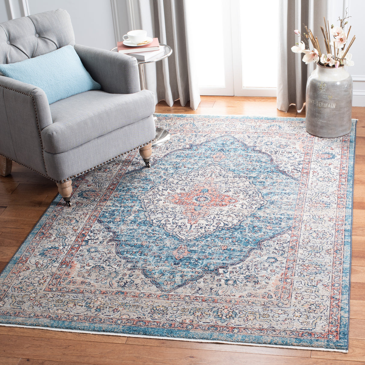 SAFAVIEH Madison Rajka Shabby Chic Distressed Rug