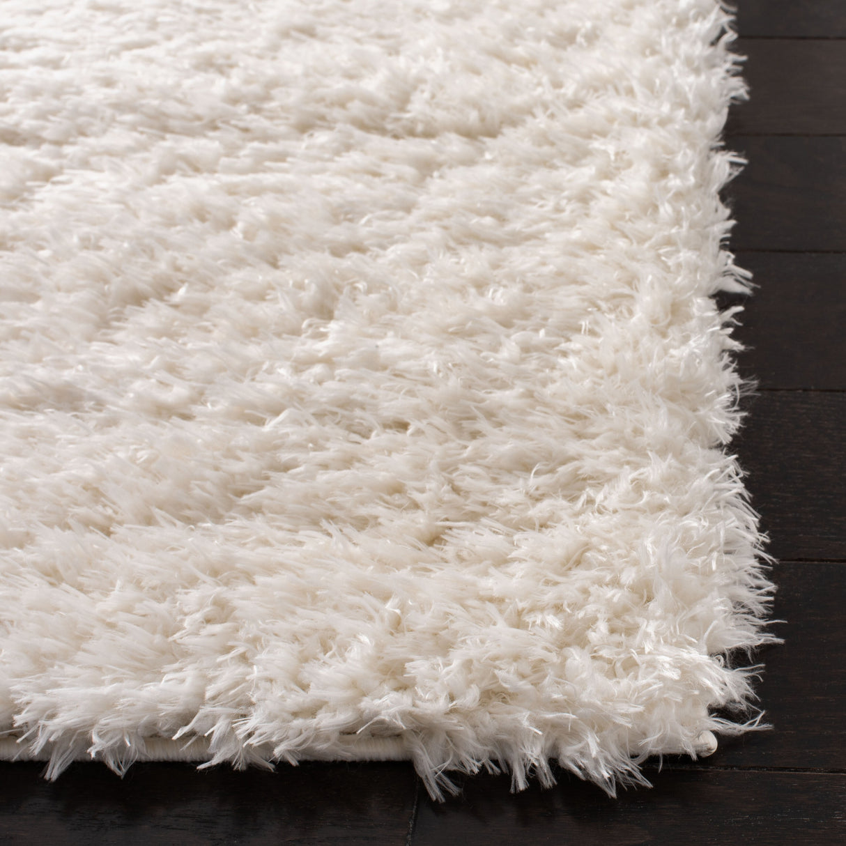 SAFAVIEH Madrid Shag Soledad Solid 2-inch Thick Rug