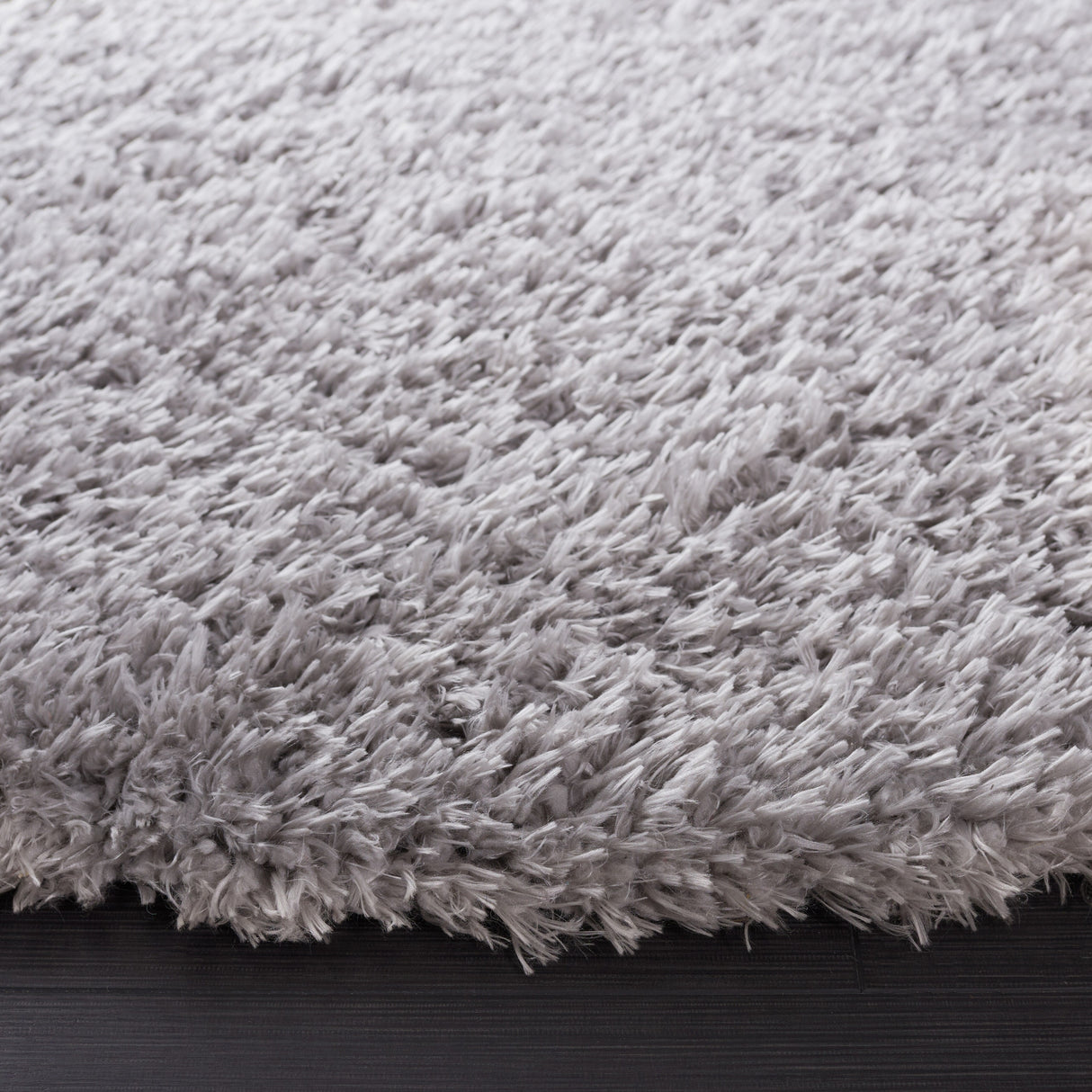 SAFAVIEH Madrid Shag Soledad Solid 2-inch Thick Rug