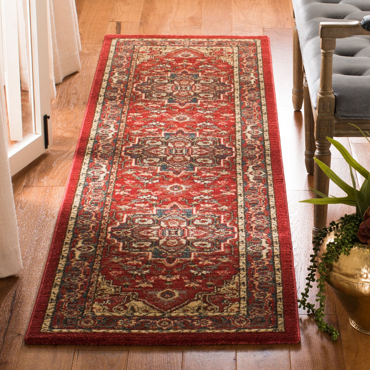 SAFAVIEH Mahal Beverley Traditional Grandeur Red/ Natural Rug