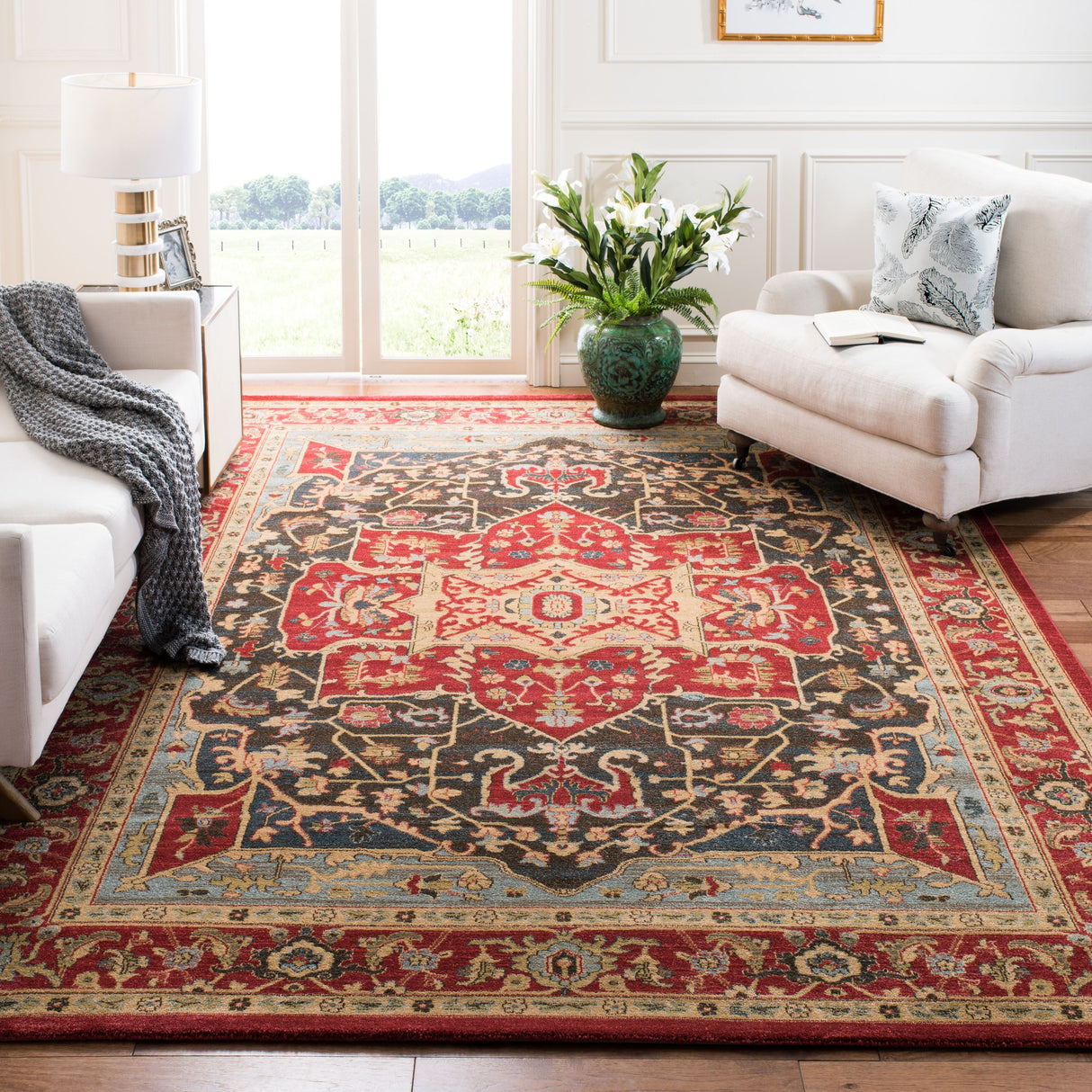 SAFAVIEH Mahal Haruko Traditional Oriental Rug