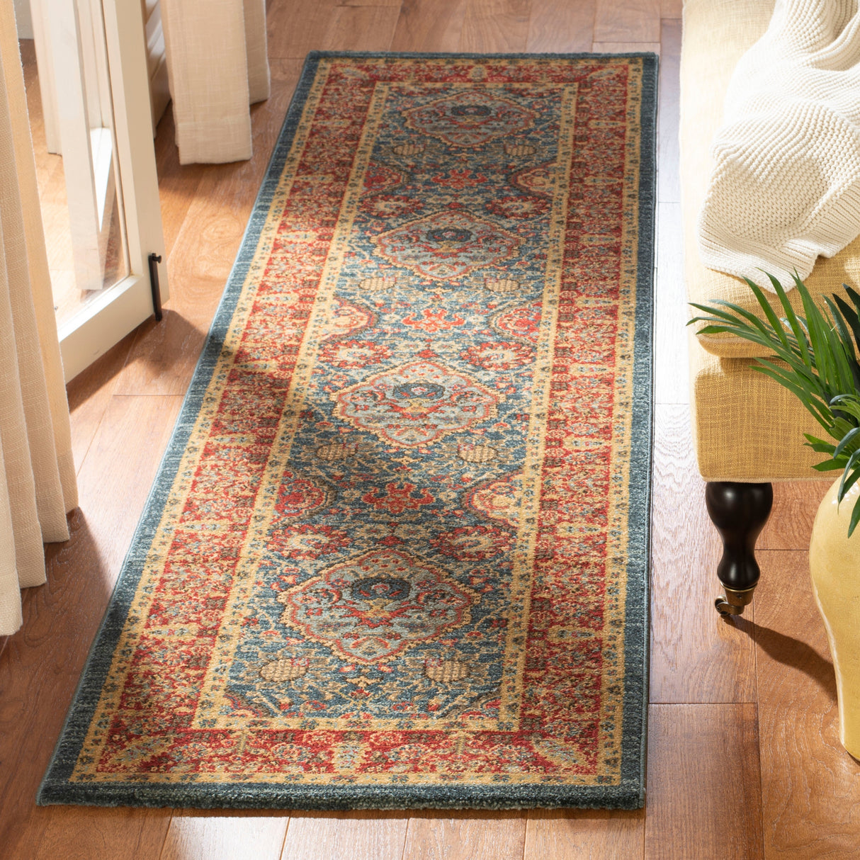 SAFAVIEH Mahal Jacquelyn Traditional Oriental Rug