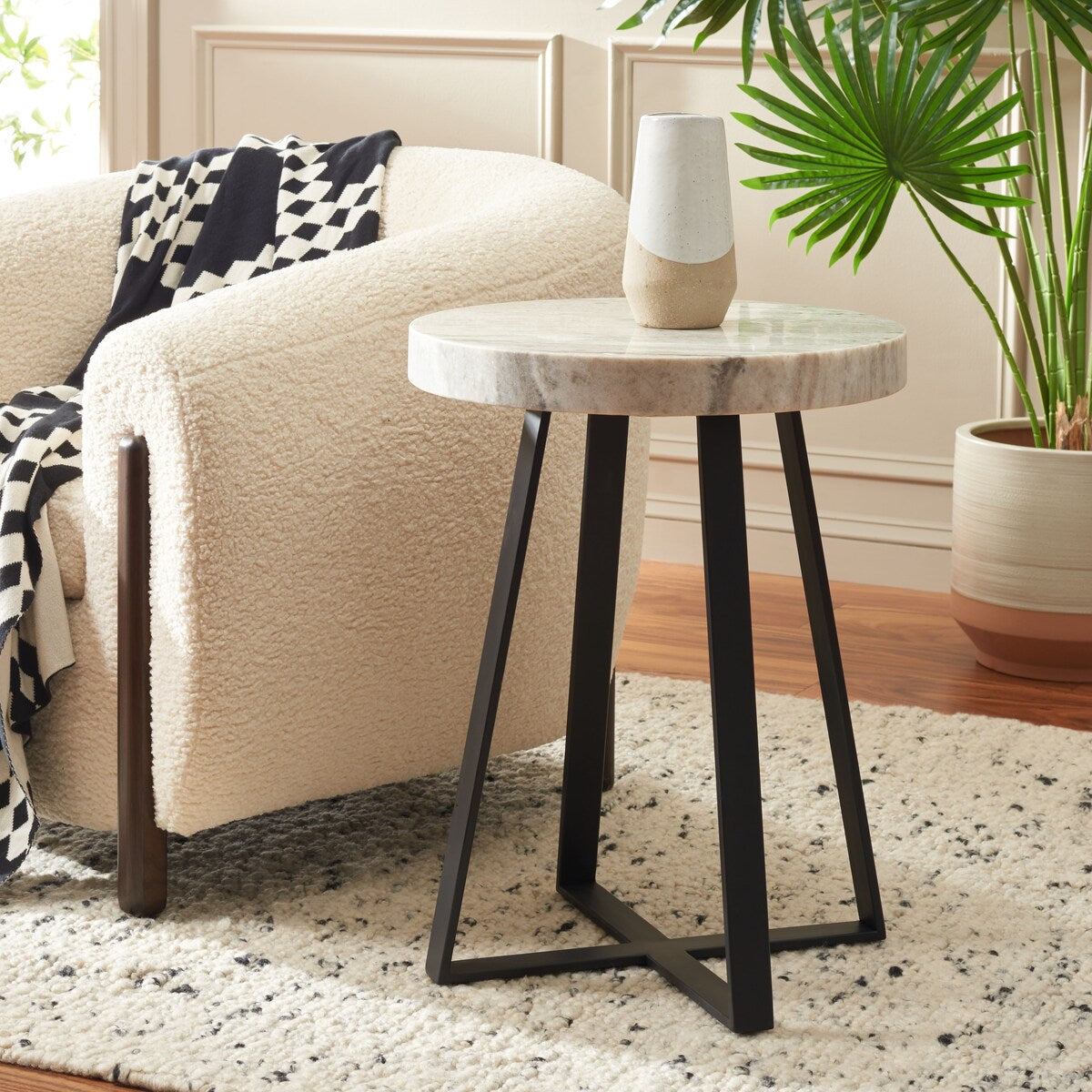 SAFAVIEH Mallie Round Accent Table - 18" L x 18" D x 24" H - 18Wx18Dx24H