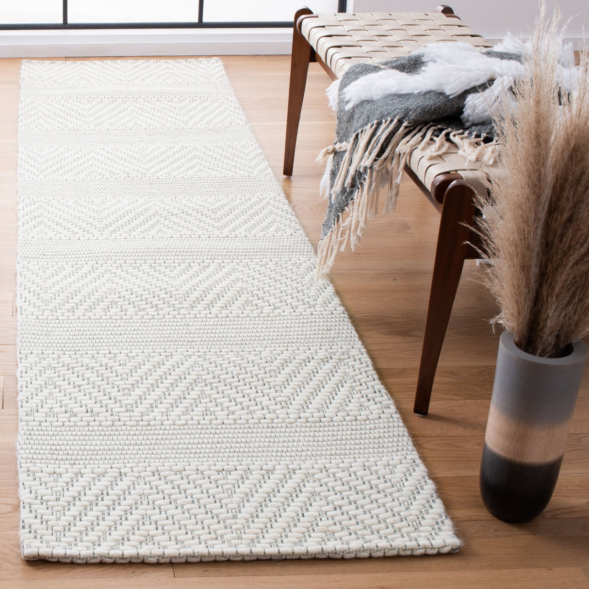 SAFAVIEH Marbella Berra Wool Rug