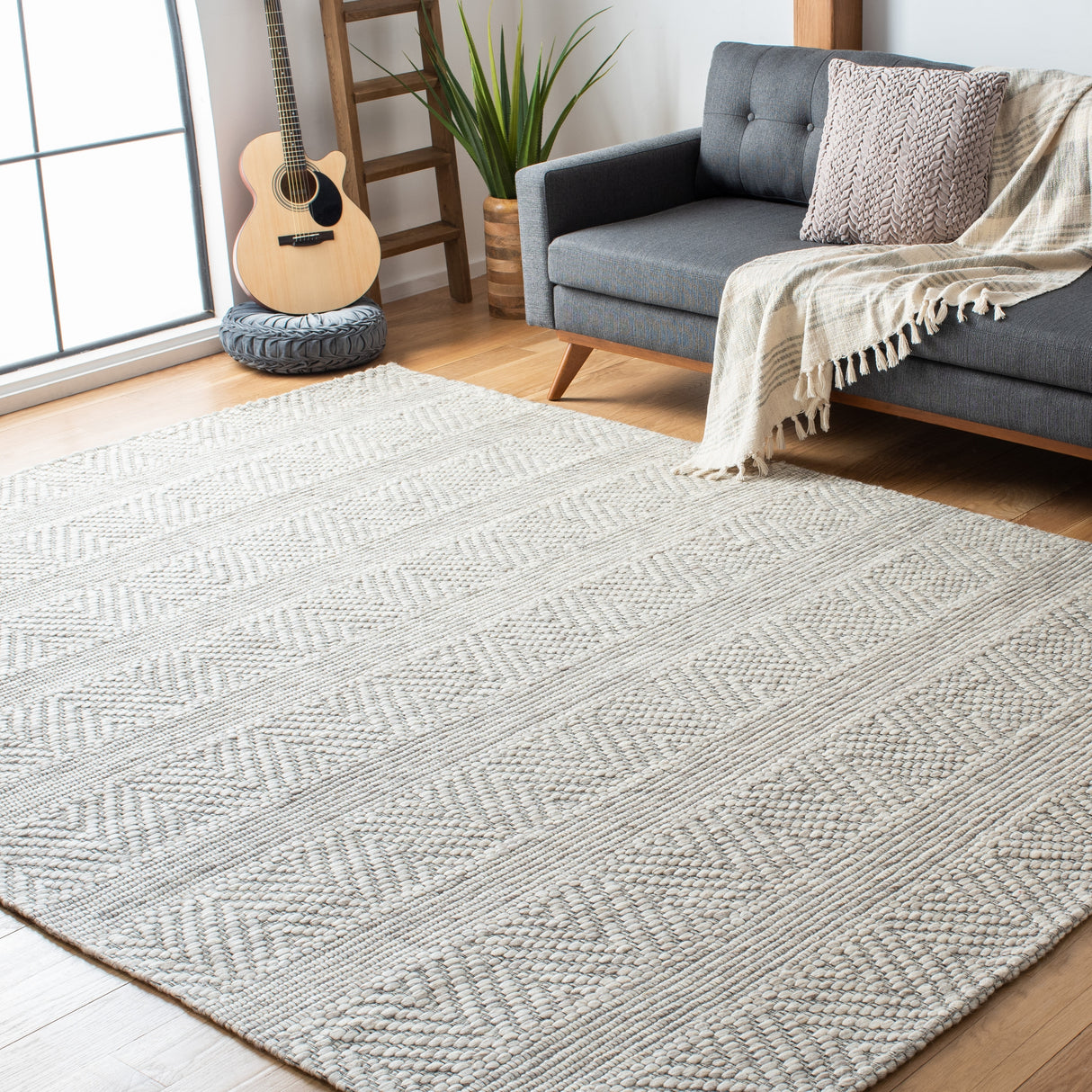 SAFAVIEH Marbella Berra Wool Rug