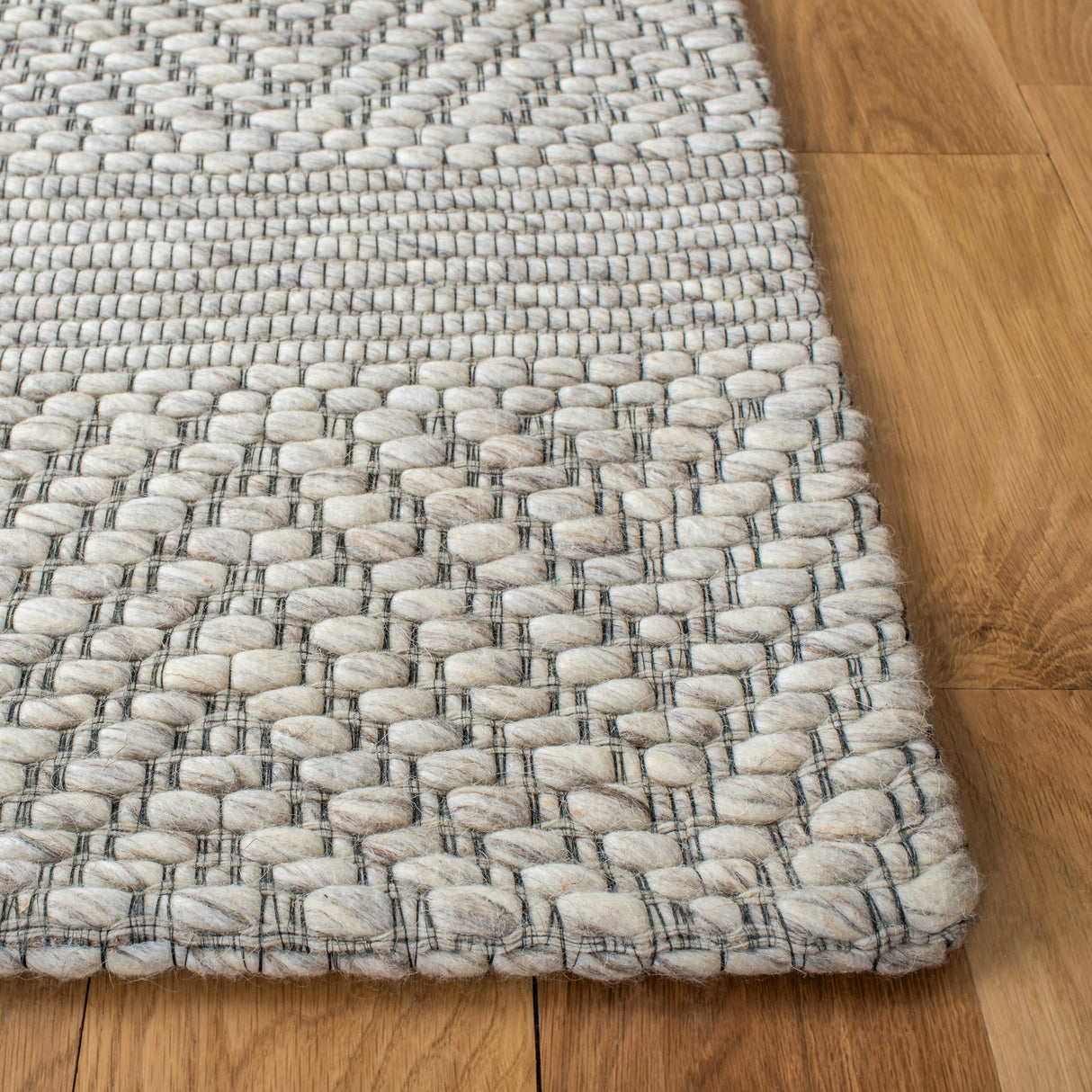 SAFAVIEH Marbella Berra Wool Rug