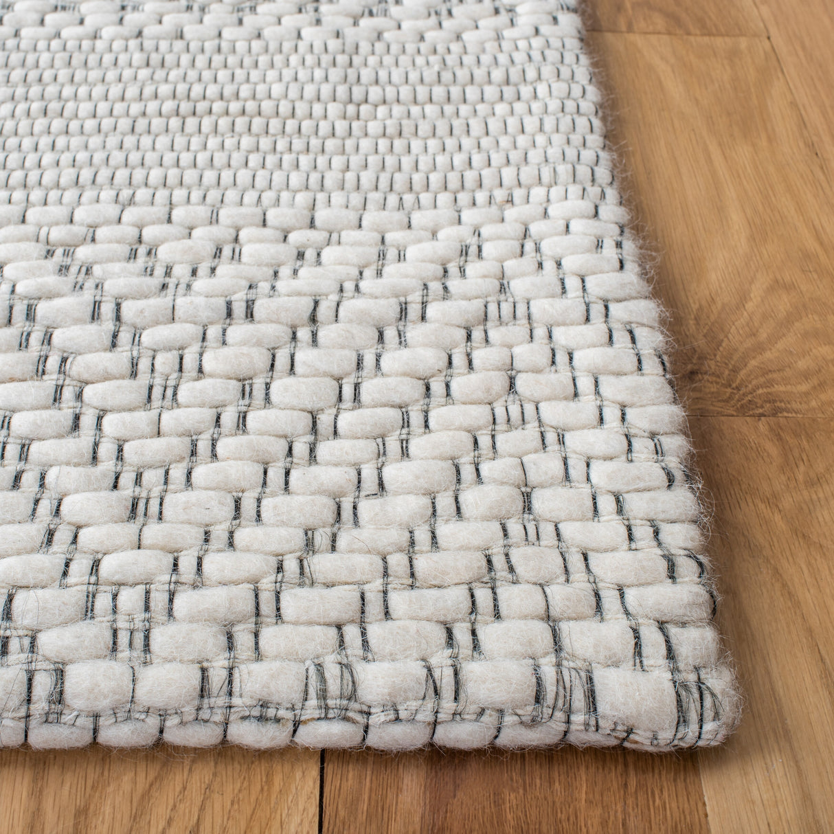 SAFAVIEH Marbella Berra Wool Rug